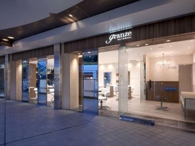 【京橋】≪実働8時間≫≪月8日休み≫≪社会保険完備≫≪営業中レッスン&早期デビュー可能≫デザインカラーも髪質改善も大人気のヘアサロン！スタイリストになれば業務委託で勤務可能！「granze 京橋店（グランジュキョウバシテン）」からアシスタント（美容師）の求人☆★