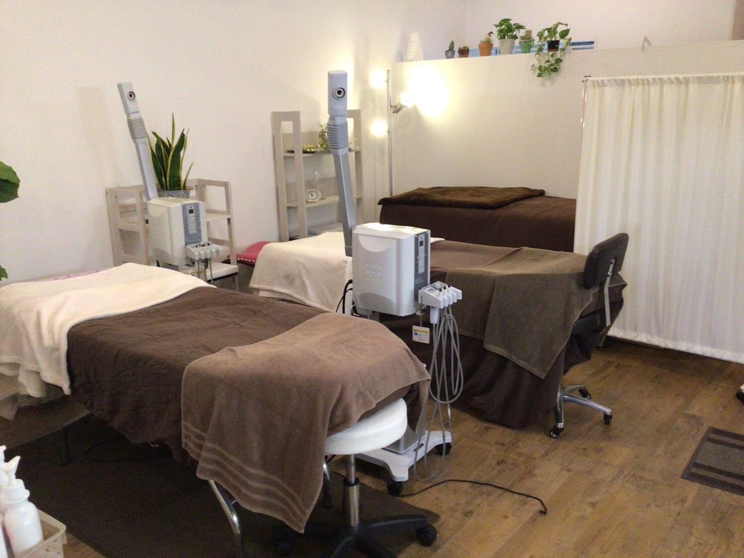 【西向日】≪1日5時間〜相談OK≫≪研修中も給与あり≫≪ジュビラン化粧品加盟店≫お客様のお悩みに併せてメニューを組み合わせOK！自分のファンをつくれるお仕事です！「エステティックジュビランマカリィ」からエステティシャンの求人☆☆