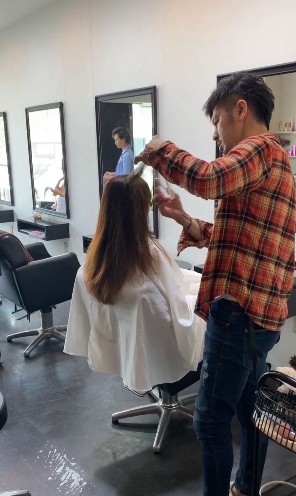 【豊川】≪月7,8日休み≫≪社会保険完備≫≪入客チャンスあり≫上質な空間が広がる少人数制のプライベートサロン！幅広い年代のお客様がご来店されるので、幅広い技術を取得可能！Grace（グレイス）からスタイリスト（美容師）の求人☆★☆