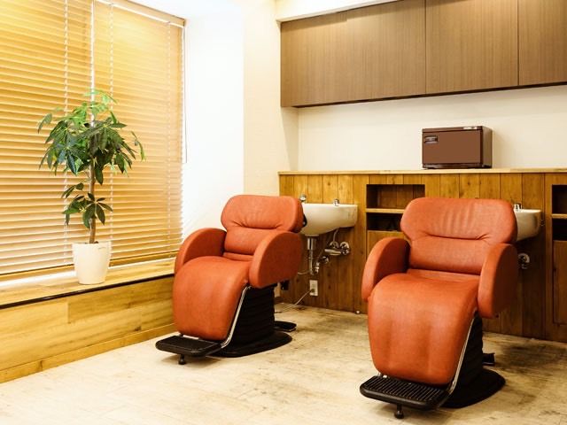 【麻布十番】≪完全週休2日制≫≪本格的なヘアセットが学べる≫≪トータルビューティーが学べる≫≪社会保険完備≫丁寧な教育でデビューまで徹底サポート！「D-COLOR（ディーカラー）」からアシスタント（美容師）の求人☆★