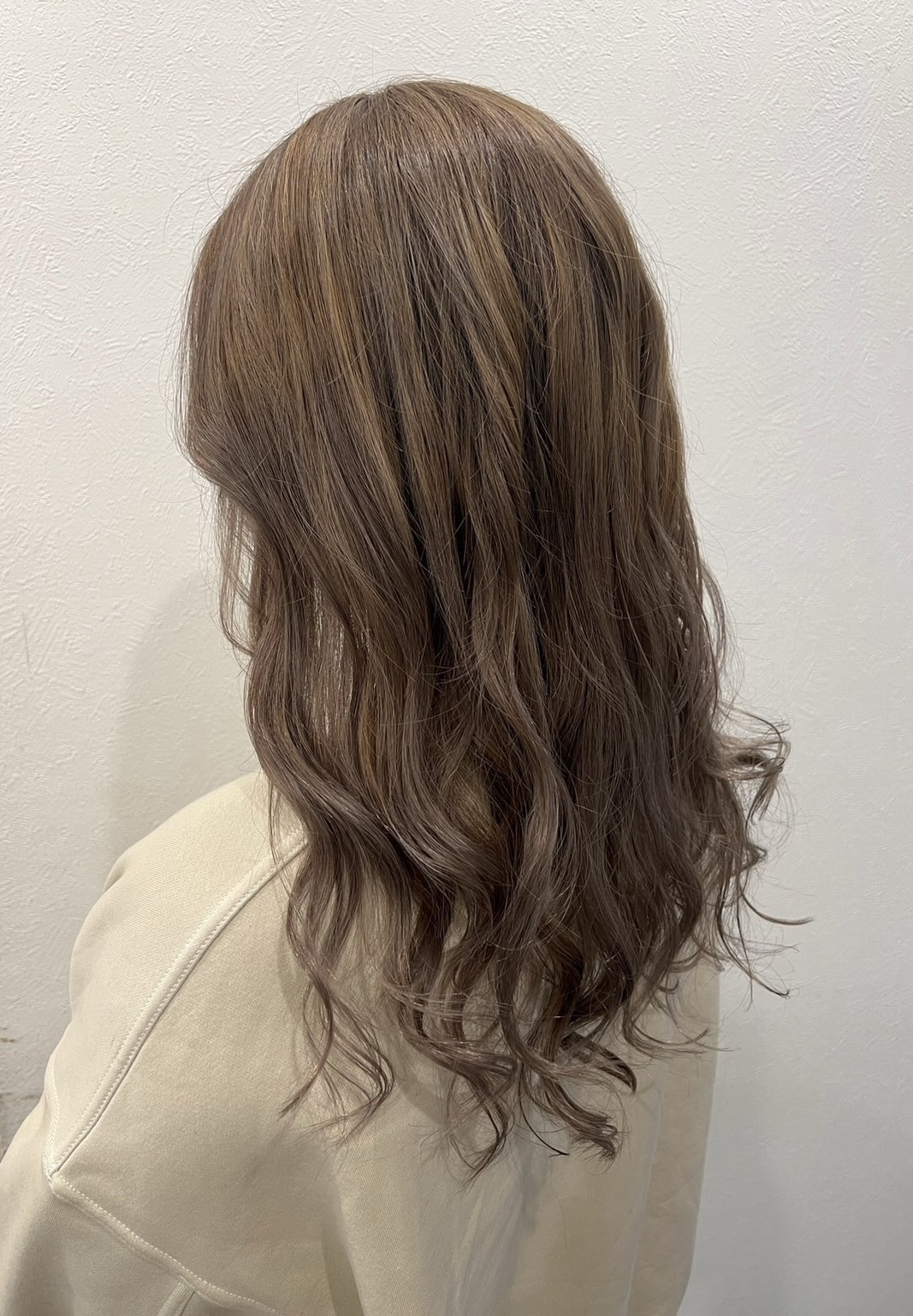 【麻布十番】≪完全週休2日制≫≪本格的なヘアセットが学べる≫≪トータルビューティーが学べる≫≪社会保険完備≫丁寧な教育でデビューまで徹底サポート！「D-COLOR（ディーカラー）」からアシスタント（美容師）の求人☆★