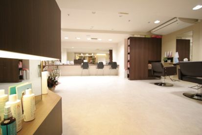 【祇園四条】≪社会保険完備≫≪日曜日・祝日定休≫≪交通費全額支給≫個々の成長に合わせた教育体制でセットスタッフを目指せます！「CASA 祇園店（カーサギオンテン）」からセットスタッフ（美容師）の求人☆★☆