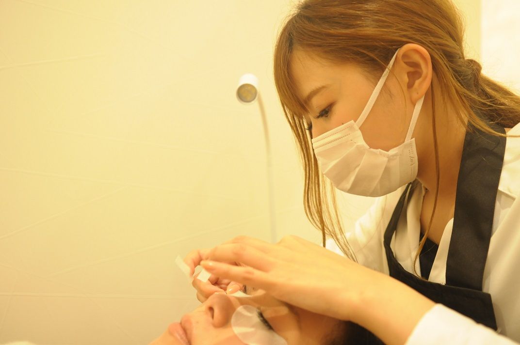 【仲原】≪19時迄の退勤可能・完全週休二日制・月に1度日曜日休みOK≫未経験の方でも研修中は給与あり！！残業をしない主義なのでお仕事・プライベートのメリハリをつける事ができるアイラッシュサロン「albero di glicine（アルベロディグリーチネ）」からアイリスト（アイデザイナー・まつ毛エクステ）の求人☆☆