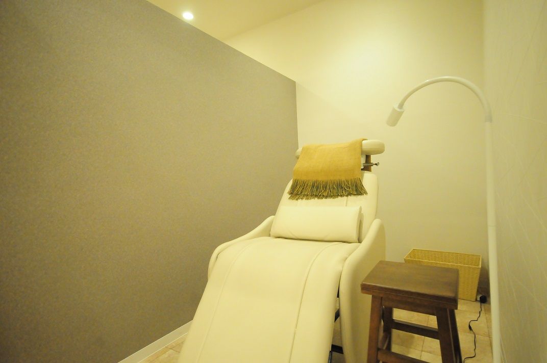 【仲原】≪19時迄の退勤可能・完全週休二日制・月に1度日曜日休みOK≫未経験の方でも研修中は給与あり！！残業をしない主義なのでお仕事・プライベートのメリハリをつける事ができるアイラッシュサロン「albero di glicine（アルベロディグリーチネ）」からアイリスト（アイデザイナー・まつ毛エクステ）の求人☆☆