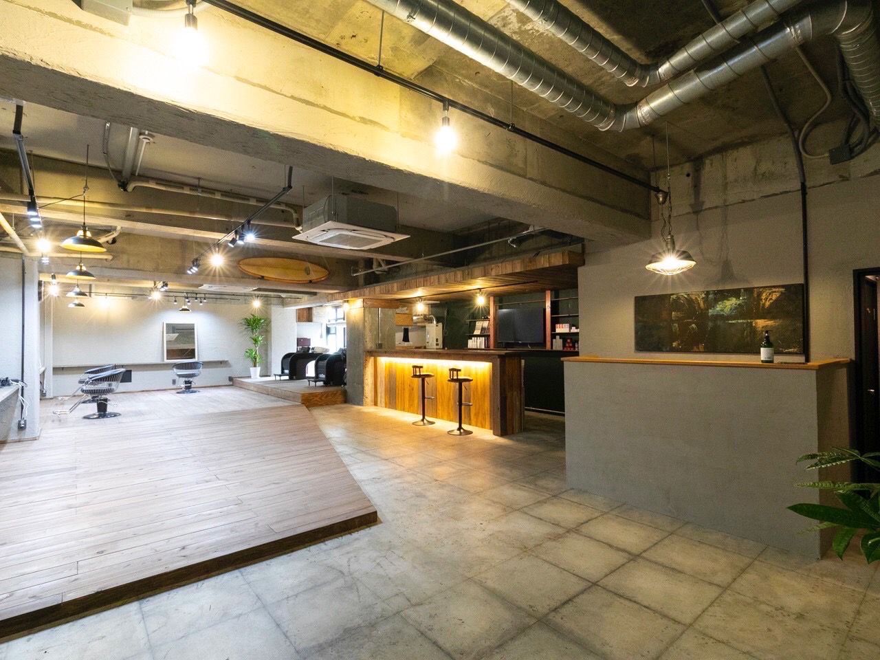 【北大路】≪月8日休み≫≪社会保険完備≫≪土日休み相談OK≫近隣大学生から絶大人気のメンズサロン！スタッフもお客様も年齢が近く親しみやすい環境でおすすめです！「VEGA（ベガ）」からスタイリスト（美容師）の求人★★