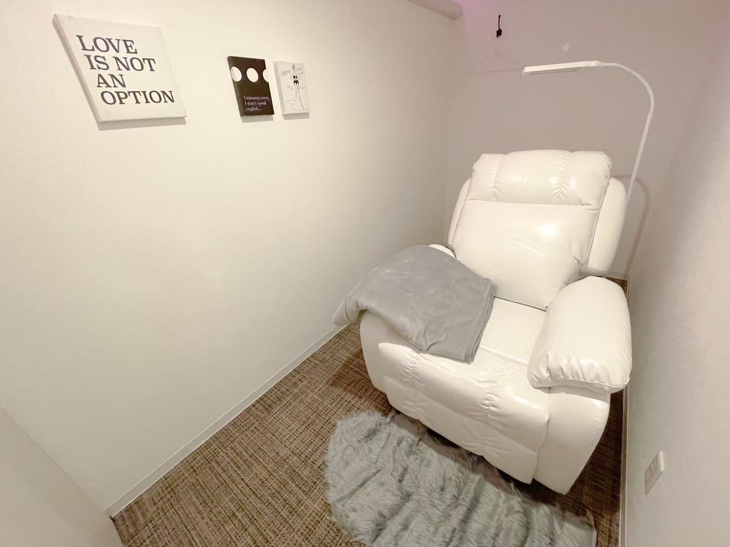 【京阪枚方市駅】≪パリジェンヌ、アイブロウ≫≪完全個室≫≪未経験OK≫≪月給23万円～≫≪施術時間に余裕あり≫≪モデル集めサポートあり≫スパメニューもあり、興味がある方は是非！「Milo by king（ミロバイキング）」からアイリスト（まつげエクステ・まつげパーマ・アイブロウ）の求人☆☆