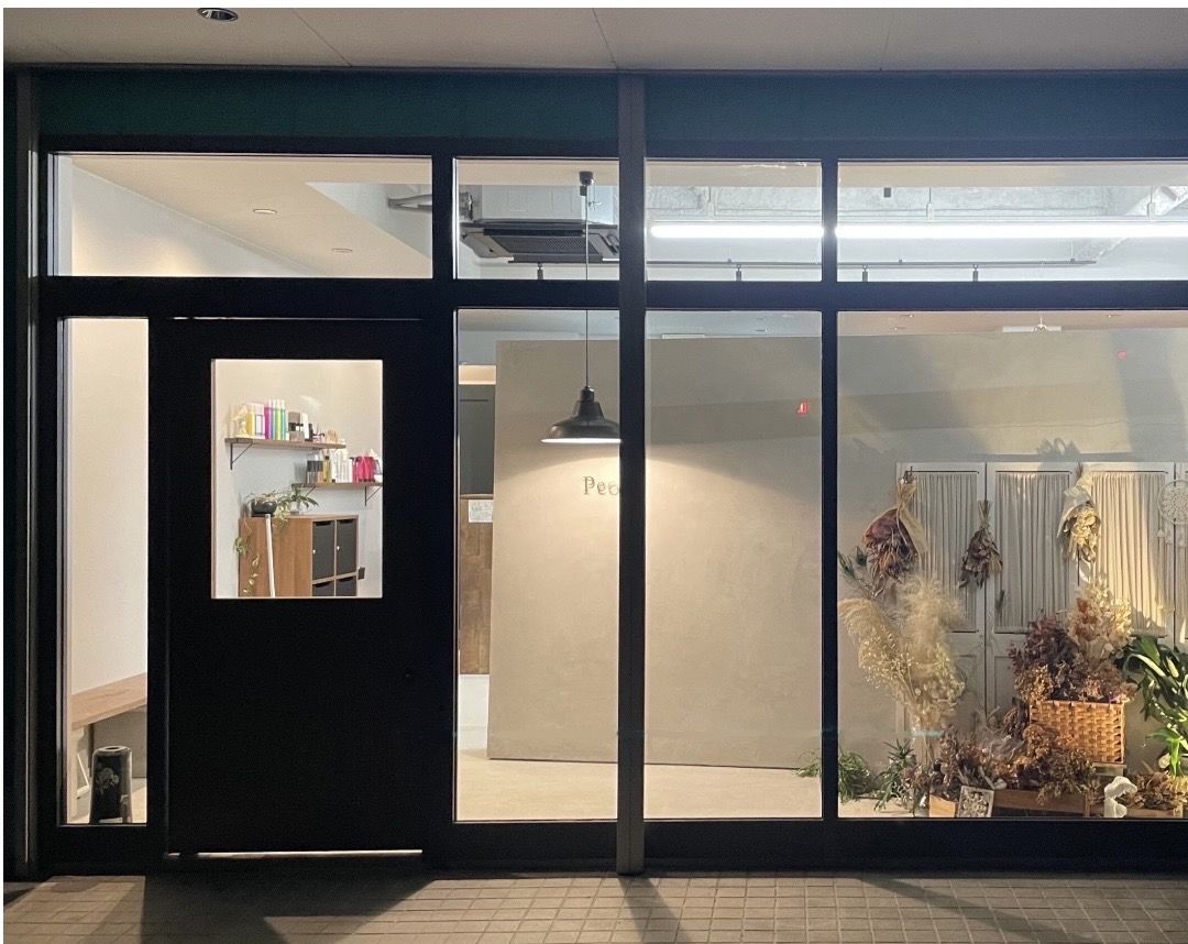 【北条町】≪完全週休2日制・20時までに退勤可能・土日休みOK≫幅広い世代の方から人気のサロン！ハイトーンカラーも多く、まつエク、着付けなども学んでもらえます。「PEONY HAIR&EYELASH（ピオニーヘアアンドアイラッシュ）」からアシスタント（美容師）の求人☆★