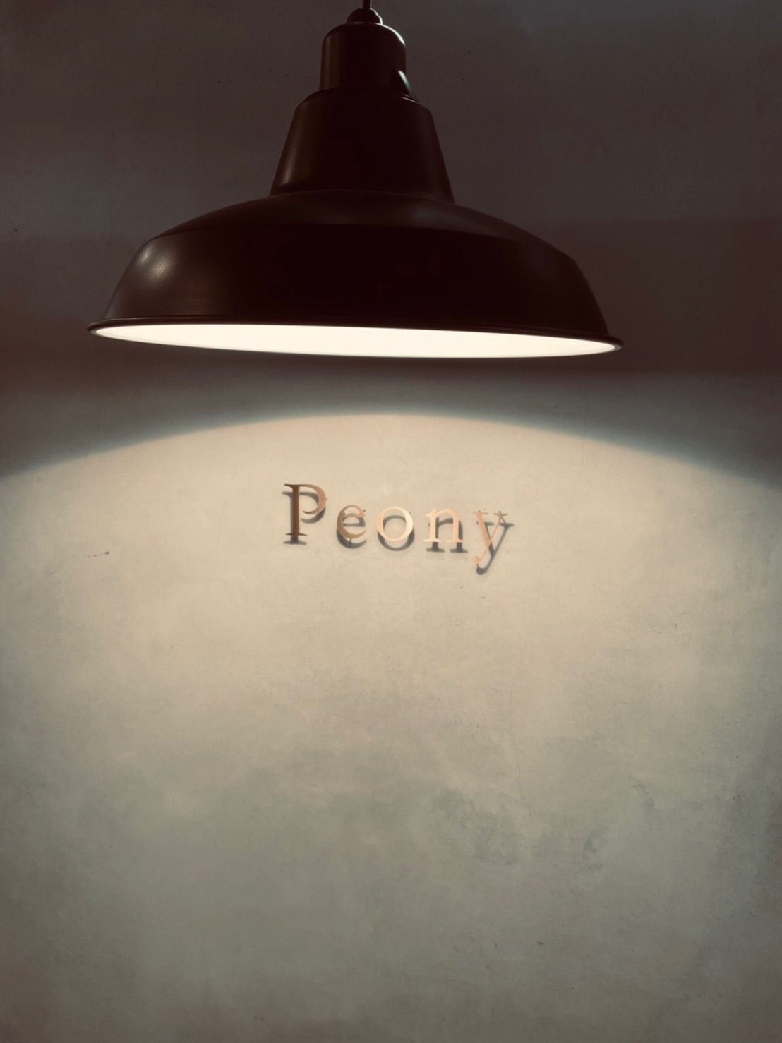 【北条町】≪完全週休2日制・20時までに退勤可能・土日休みOK≫幅広い世代の方から人気のサロン！ハイトーンカラーも多く、まつエク、着付けなども学んでもらえます。「PEONY HAIR&EYELASH（ピオニーヘアアンドアイラッシュ）」からアシスタント（美容師）の求人☆★