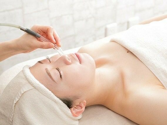 【九条】≪月給22万円〜≫≪社会保険完備≫≪ヘアーネイル自由≫小顔矯正のメニューが人気のアットホームなサロン「MITUREI 九条店(ミツレイクジョウテン)」からエステティシャンの求人★★