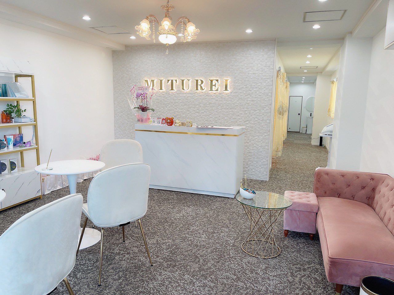 【九条】≪月給22万円〜≫≪社会保険完備≫≪ヘアーネイル自由≫小顔矯正のメニューが人気のアットホームなサロン「MITUREI 九条店(ミツレイクジョウテン)」からエステティシャンの求人★★