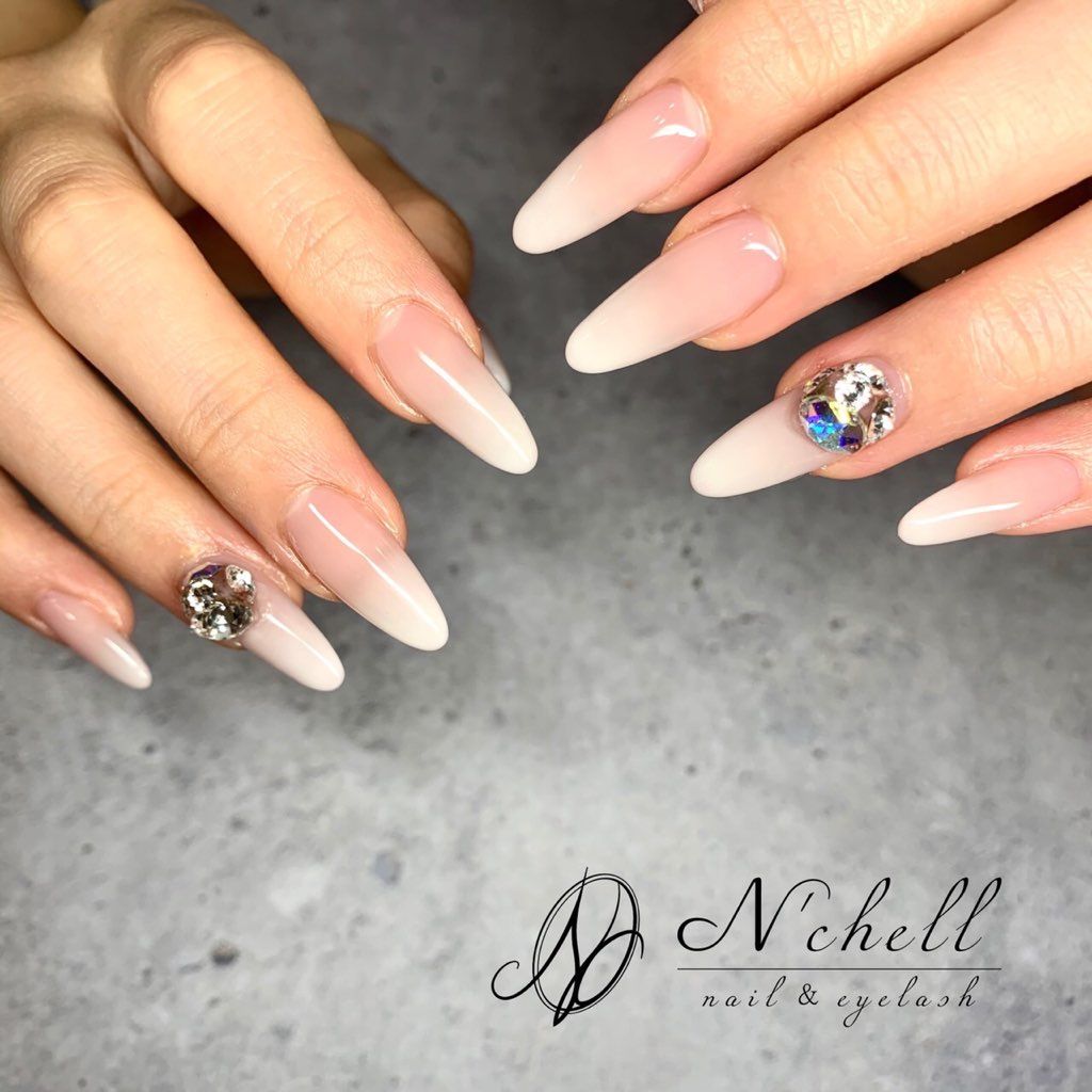 【梅田】≪実働8時間≫≪土日休み相談OK≫≪社会保険完備≫トレンドデザイン豊富で技術幅が広いのも魅力的!お客さんとの距離も近く楽しく接客できるサロン!「N’chell nail(ナシェルネイル)」からネイリストの求人☆☆