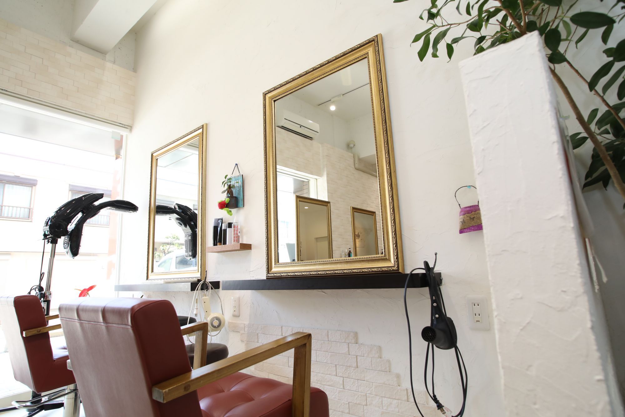 【筑前前原駅】≪週休3日まで可能・土日休み相談OK・社会保険完備≫お休みをしっかり取りながら長く働ける環境！！完全予約制のマンツーマンヘアサロン「Dears 糸島店（ディアーズイトシマテン）」からスタイリスト（美容師）の求人☆☆