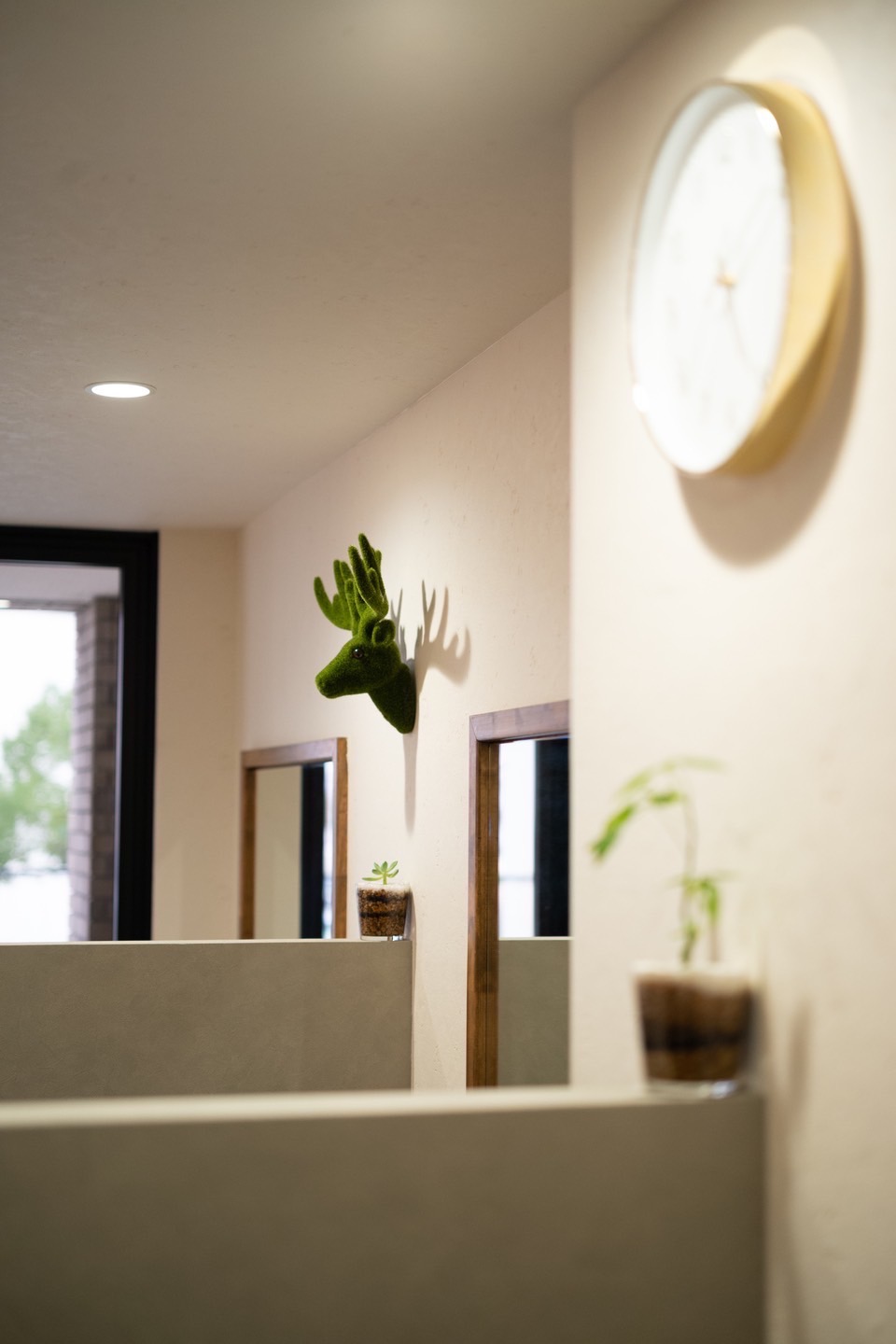 【徳力】≪営業時間19時迄・早期スタイリストデビュー可能・ヘッドスパあり≫新しい技術も接客的に取り入れ、多くのお客様と関わります！！トリートメント・ショートカットを推していく「SPiRA beauty design&spa（スピラビューティーデザインアンドスパ）」からアシスタント（美容師）の求人★☆★