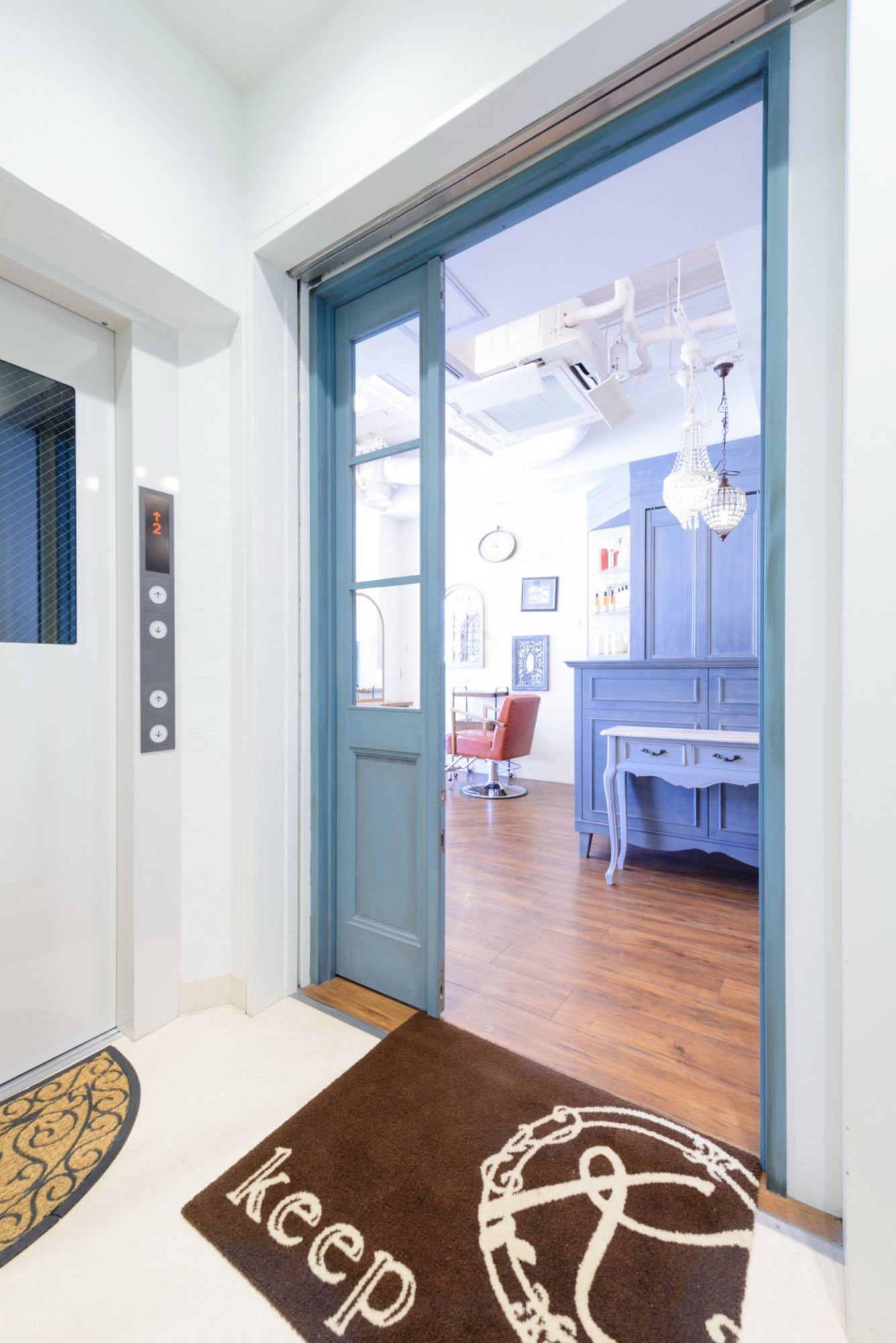 【自由が丘】≪引っ越し費用一部負担あり≫≪営業中レッスンOK！≫≪デビューまで2年以内を目指せる！≫≪社会保険完備≫整った教育制度で安心して練習できる！「keep hair design（キープヘアデザイン）」からアシスタント（美容師）の求人☆★☆