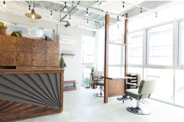 【橋本】≪年間休日数選択制≫≪産休育休取得実績あり≫≪交通費全額支給≫≪社会保険完備≫自身の都合に合わせて働ける!「HAIR MAKE DESART(ヘアメイクデザート)」からスタイリスト(美容師)の求人☆★