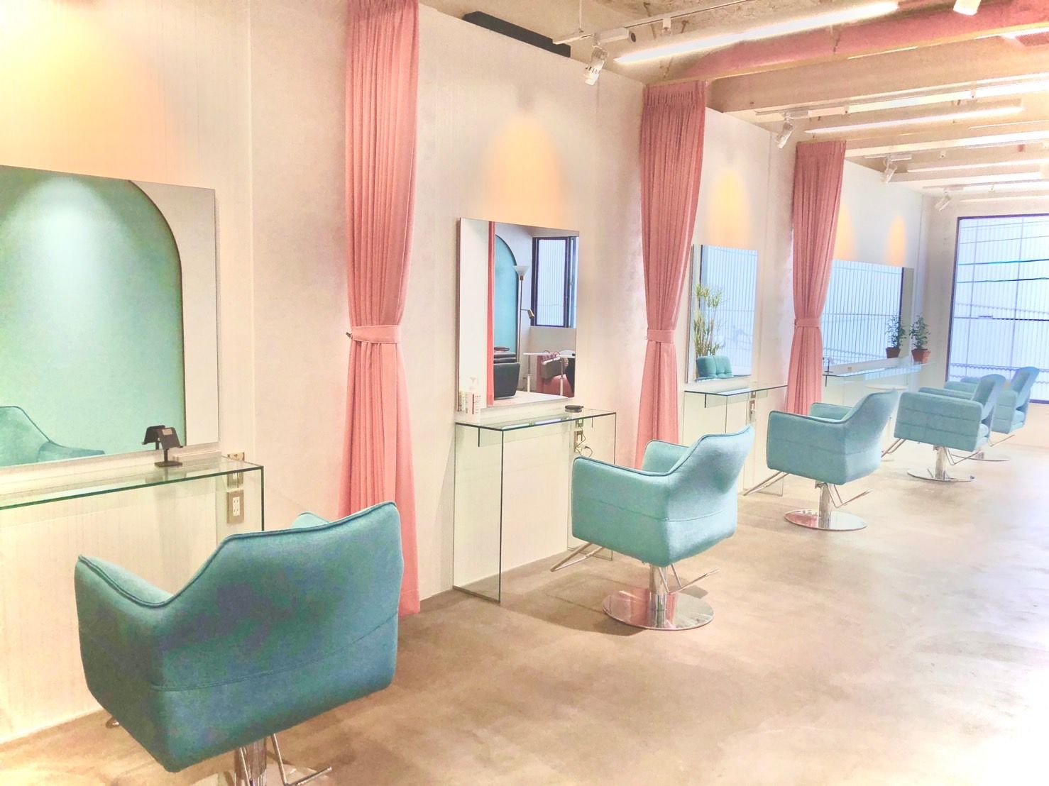 【堀江】≪月9日休み≫≪社会保険完備≫≪高単価≫ブリーチ&デザインカラー率90％のカラーに特化した人気ヘアサロン！自己ブランディングによりデザインを発信する美容師へ！「Box mico.（ボックスミコ）」からスタイリスト（美容師）の求人☆★