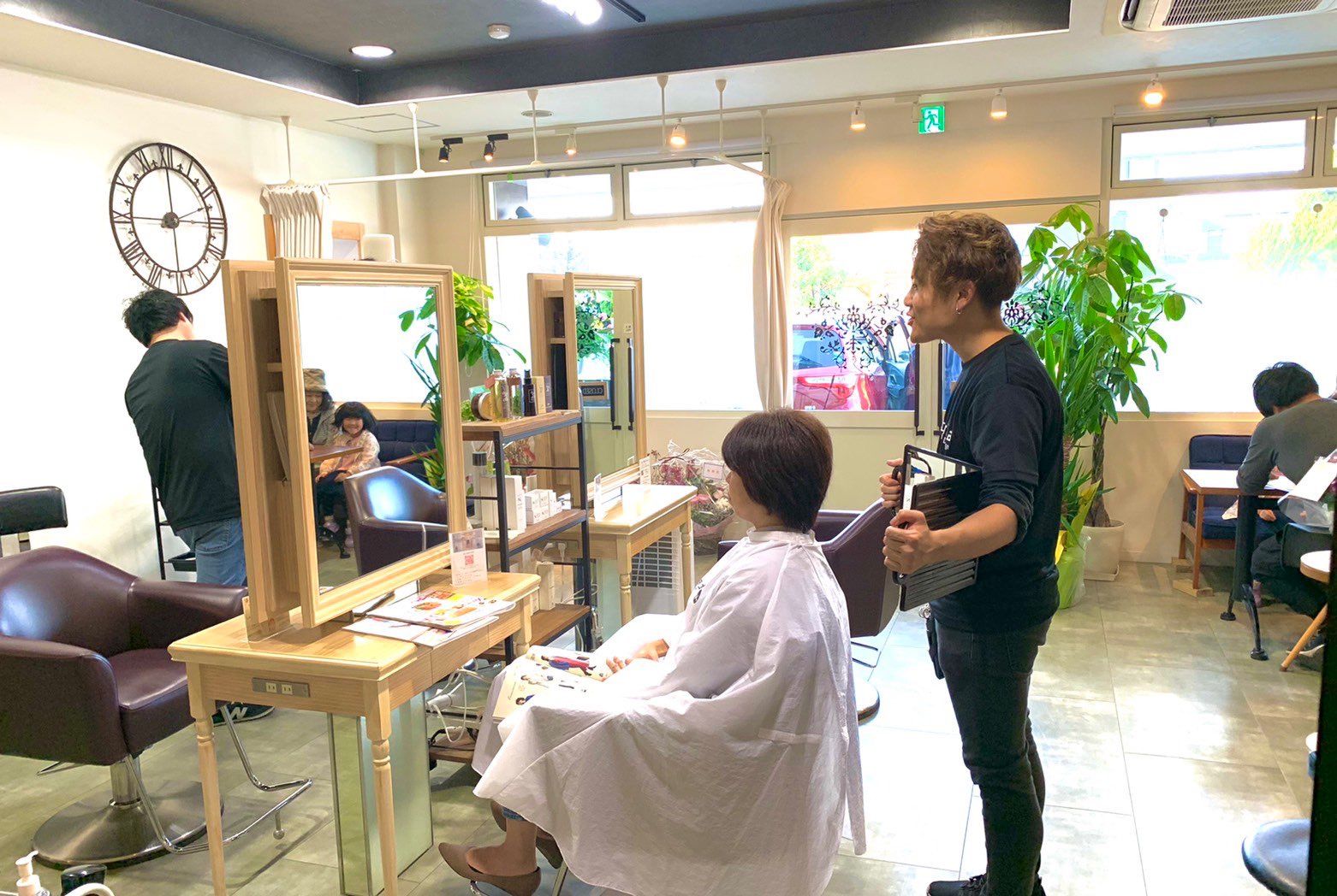 【小野駅】≪月給21万円or23万円スタート≫≪社会保険完備≫≪土日休みもOK≫≪有給休暇あり≫≪19時に退勤可能≫営業時間内のレッスンで効率よく学べます！抜群の待遇と髪質改善が人気の地域密着型サロン「Materica Hair Design（マテリカへアーデザイン）」からアシスタント（美容師）の求人☆★☆