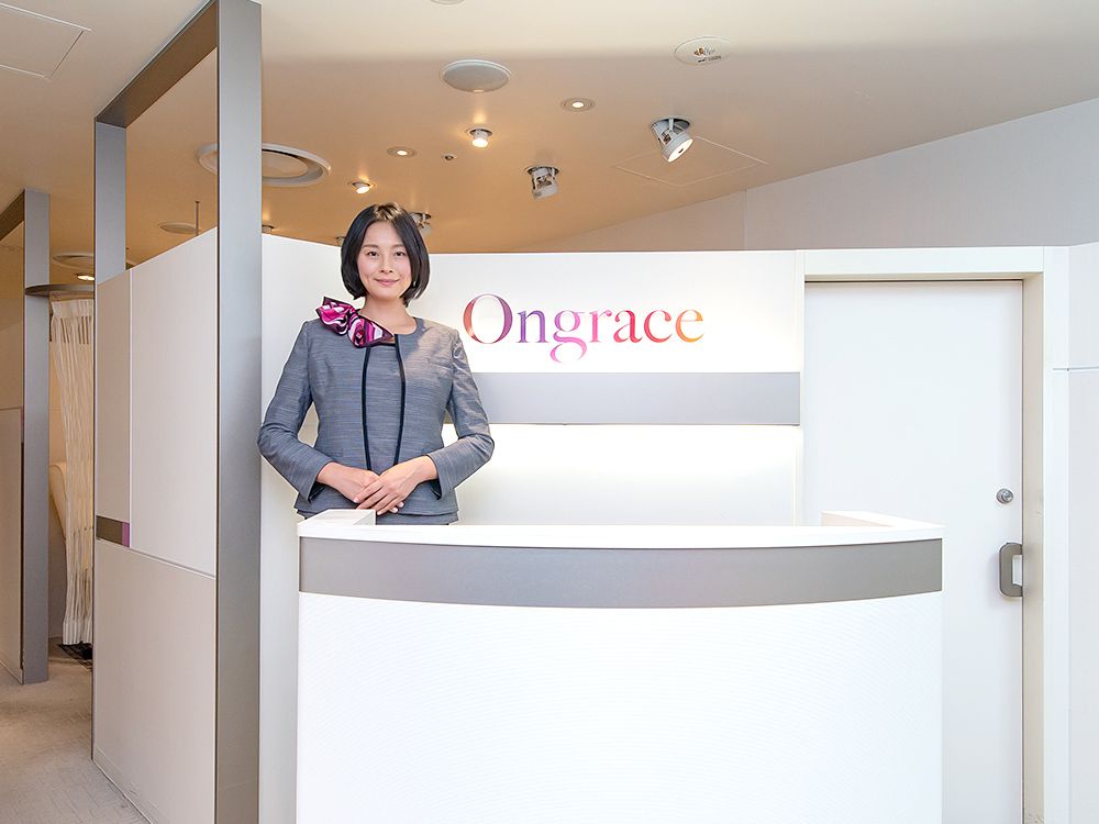 【池袋】≪月8日or完全週休2日の選択制≫≪社会保険完備≫≪賞与あり≫≪未経験OK≫爪と手先、指先の美と健康のサロン！派手なネイルをしなくても、爪や手肌を輝かせる事が出来るお仕事です！「Ongrace 東武百貨店池袋店（オングレーストウブヒャッカテンイケブクロテン）」からネイリスト（ネイル）の求人☆☆