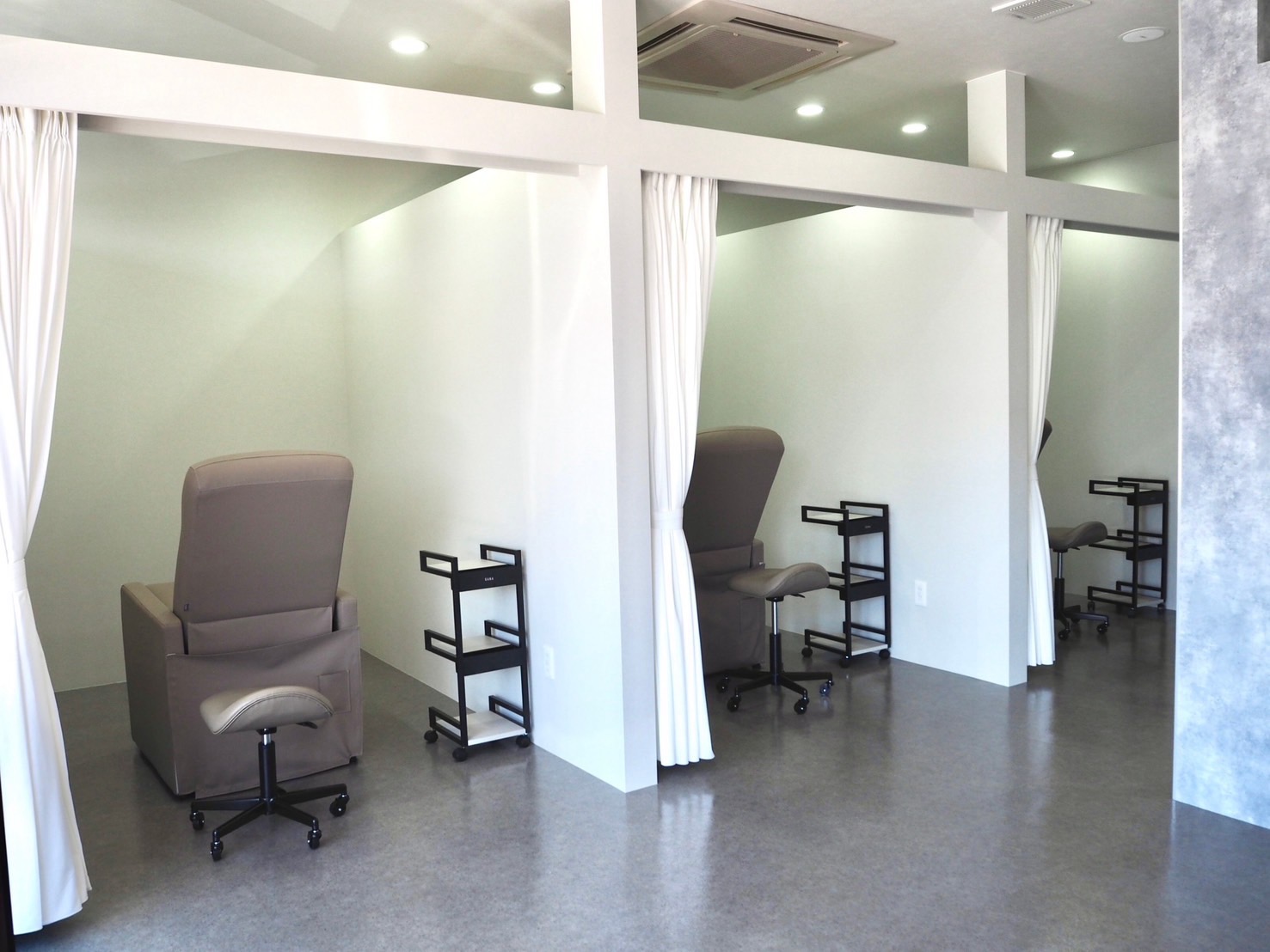 【赤塚駅】≪産休育休あり≫≪未経験OK≫≪営業時間内での研修≫トレンドを取り入れた高い技術力がウリのオシャレサロン！エリア高水準の待遇も魅力の「RIMURU by GLITTER（リムルバイグリッター）」からアイリスト（まつげエクステ・まつげパーマ・アイブロウ）の求人☆★