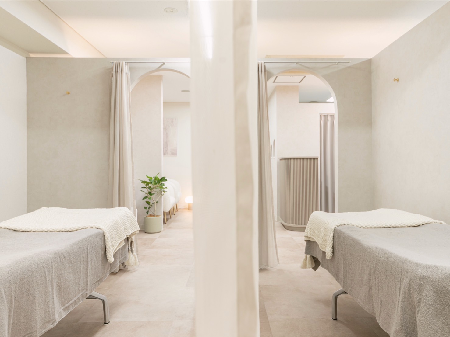 【北浜】ライフスタイルにあわせて雇用形態、休日数、早番遅番固定が選べる！！≪月8日or月10日休み≫≪お給料充実≫≪個室仕様≫お洒落な内装と満足度の高い技術力が魅力「Minuit（ミニュイ）」からアイリスト（まつげエクステ・まつげパーマ）の求人★☆★