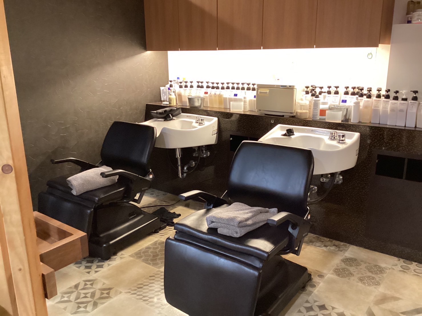 【洛西口】≪完全週休2日制≫≪入客チャンス◎≫≪社会保険完備≫≪19時台に退勤可能≫≪土日休みもOK≫高歩合で頑張れば頑張るほど高収入を目指せます。仕事とプライベートを充実させたい方にオススメ!「roots(ルーツ)」からスタイリスト(美容師)の求人☆★