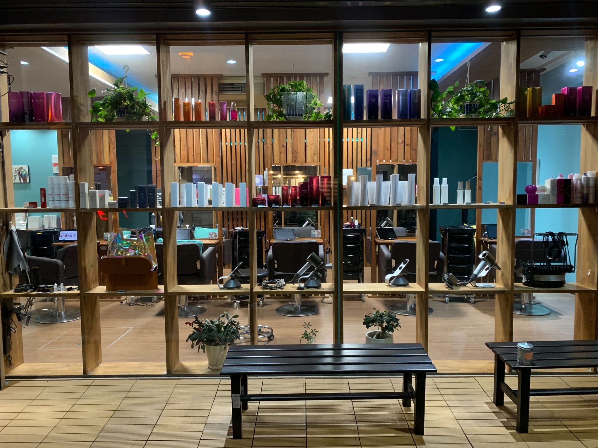 【JR難波】≪営業中レッスン≫≪土日祝休みの取得可能≫≪20時ごろ退勤OK≫個人に合わせてレッスンOKのため、デビューは最短半年〜3年など無理なく設定！20代に人気のヘアサロン「Dote hair make（ドォートヘアメイク）」からアシスタント（美容師）の求人☆★☆