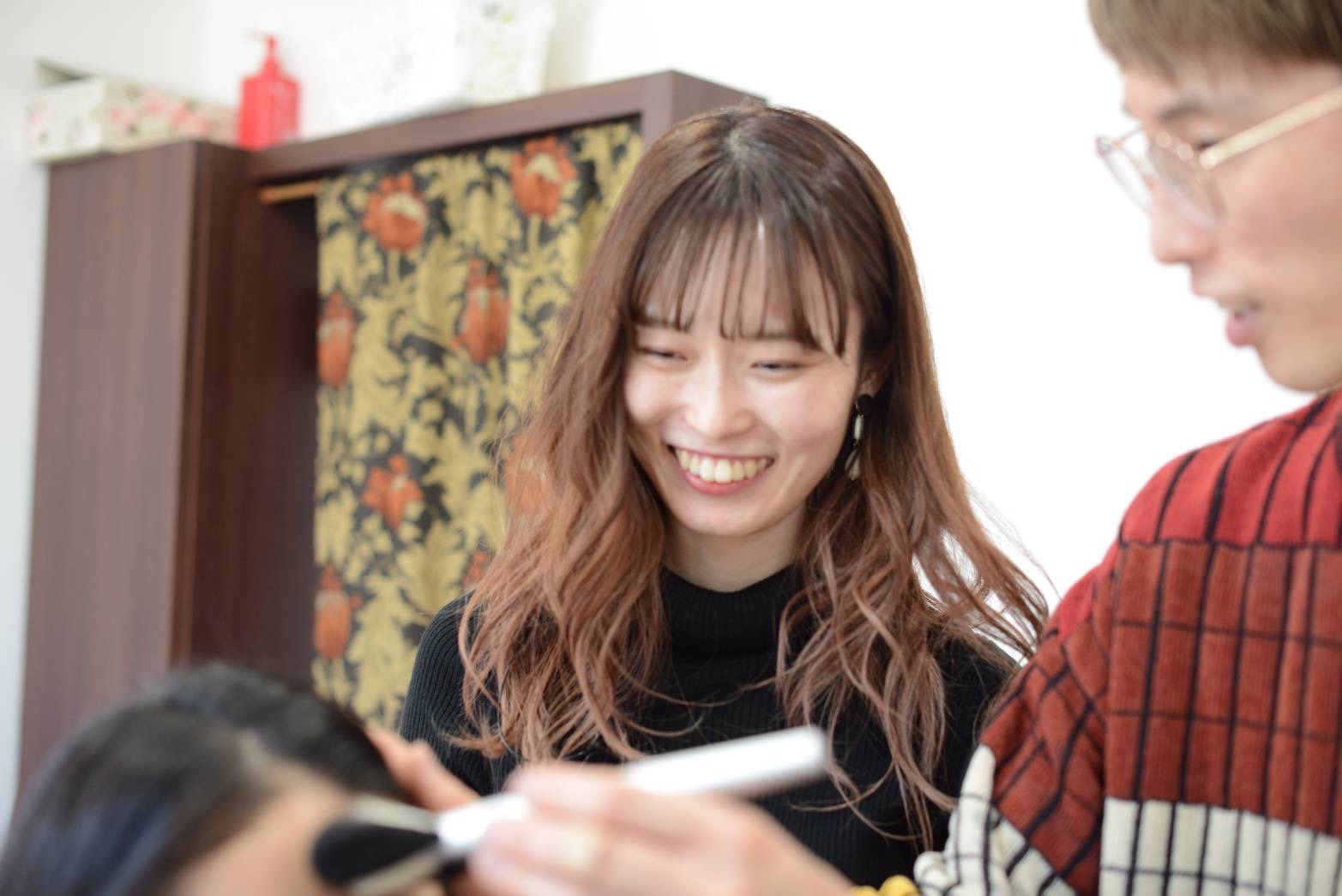 【北千住】◆産休育休実績あり・独立支援制度あり・社会保険完備◆多種多様なコンセプトの店舗を展開しており、キャリアアッププランがたくさんあるので将来も安心!「smoos’北千住(スムーズキタセンジュ)」からスタイリスト(美容師)の求人☆★