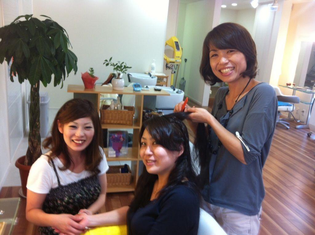 【小野原】北摂エリアの中でも注目のお洒落住宅街にある隠れ家サロン「Leaf Hair」からスタイリスト（美容師）の求人！本当の家族の様に接してくれるとってもアットホームな環境で働けますよ☆★☆