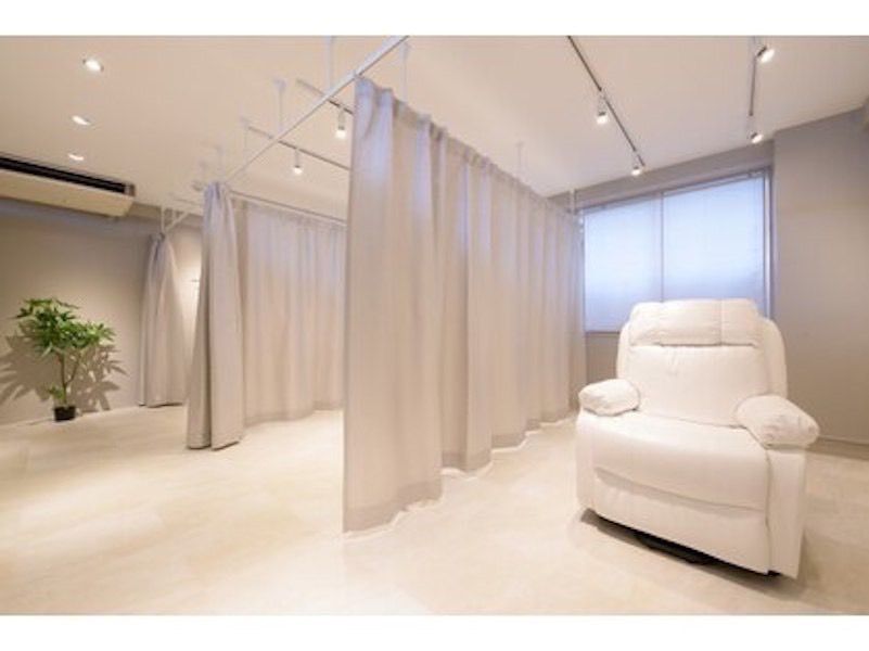 【御徒町】≪完全週休2日制≫≪残業なし≫≪バースデー休暇あり≫ハリウッドアイブロウリフト施術で目元の印象のプロとして活躍できる！「ange（アンジュ）」アイブロウリストからの求人☆☆