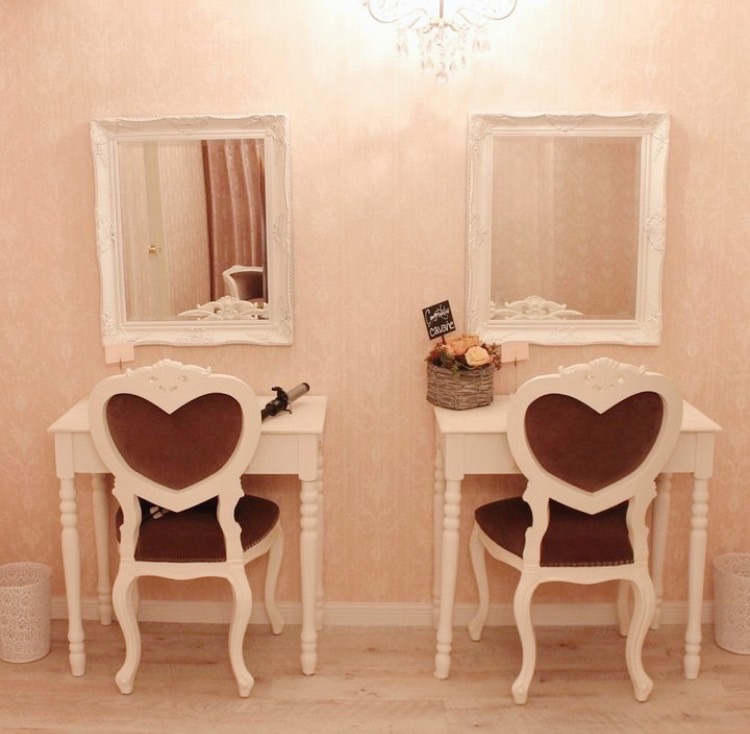 【梅田】≪新卒生大歓迎≫≪社会保険完備≫≪月8日休み≫人間関係もGOODな都会の可愛いアットホームサロン！お客様とも密に接客ができる落ち着いた空間が魅力的「lia（リア）」からアイリスト（アイデザイナー・まつ毛エクステ）の求人☆☆