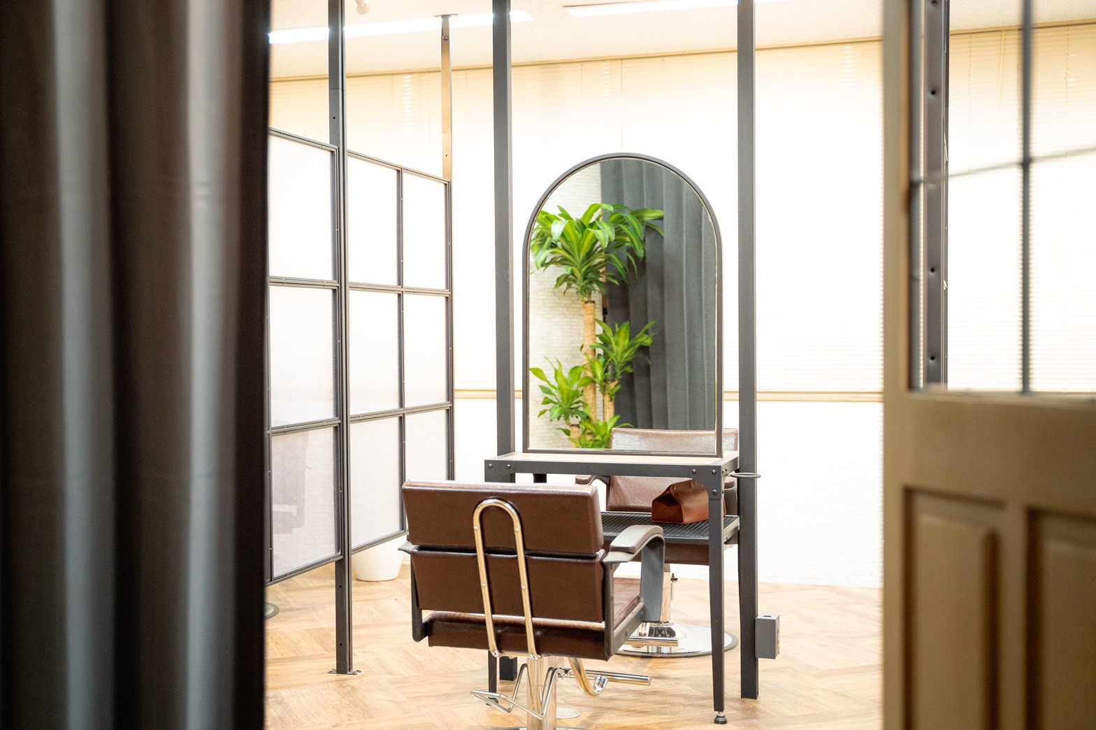 【天満橋】≪天満橋駅前の好立地≫≪今後一緒に働いてくれるスタッフ大募集≫≪完全マンツーマン接客≫全席半個室のオシャレなサロン！指名客を増やして収入アップ「SQUARE 天満橋（スクエアテンマバシ）」からスタイリスト（美容師）の求人☆★