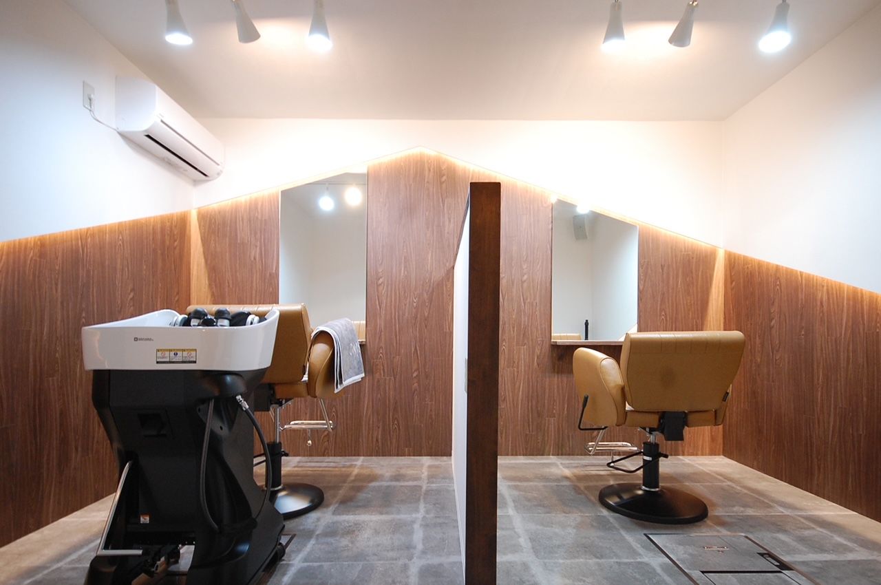 【川西能勢口】≪月給23万円～≫≪社会保険完備≫≪月8,9日休み≫≪平均19時台に退勤可能≫≪土日休みも相談OK≫半個室の落ち着いた雰囲気が人気！マンツーマン接客なので無理なくのびのびと働いていただけます。ライフスタイルに合わせた勤務ができるので、ママさん美容師スタイリストも大歓迎！「whith（ホワイス）」からスタイリスト（美容師）の求人☆☆