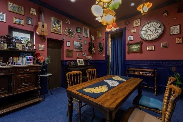 【守山駅】≪有名集客サイト受賞サロン≫≪県内トップクラスの売上!≫≪月8,9日休み≫≪日曜休みあり≫≪最短2年でデビュー可能≫オーナーさんからマンツーマンで技術を学べる!営業時間内レッスンOK!アイラッシュや着付けメイクも学べるサロン◎アートのような可愛い空間で働いてみませんか?「Hair Dresser TiCA(ヘアードレッサーティカ)」からアシスタント(美容師)の求人☆★