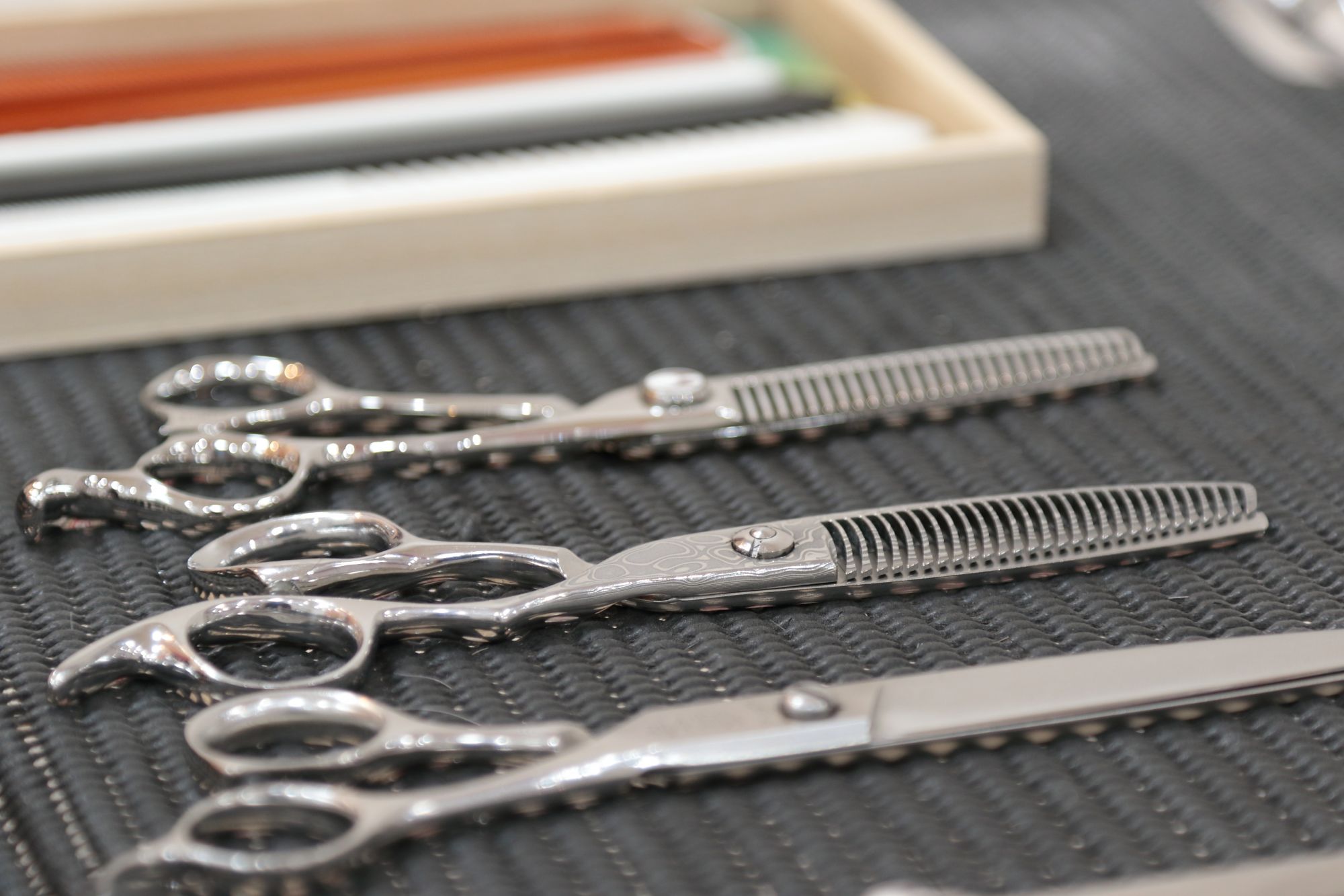 【蒔田】◆土日休みあり・月8日休み・19時までに退勤可能・有給休暇あり◆手荒れや腰痛の心配なし！シンプルなメニューで長くプレイヤーとして活躍できます！「3Qカット ビエラ蒔田店（サンキューカットビエラマイタテン）」からスタイリスト（美容師・理容師）の求人☆★