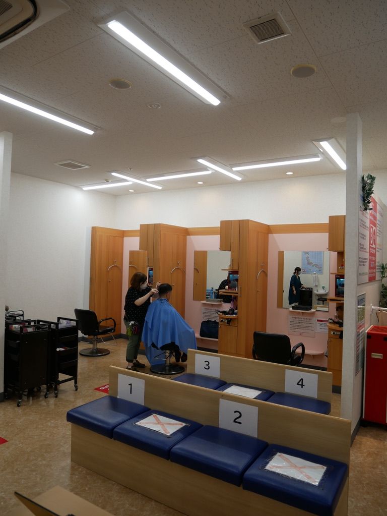 【東門前】◆土日休みあり・月8日休み・20時までに退勤可能・有給休暇あり◆手荒れや腰痛の心配なし!幅広い年齢層のお客様をたくさん担当できます!「3Qカット 島忠ホームズ川崎大師店(サンキューカットシマチュウホームズカワサキダイシテン)」からスタイリスト(美容師・理容師)の求人☆★