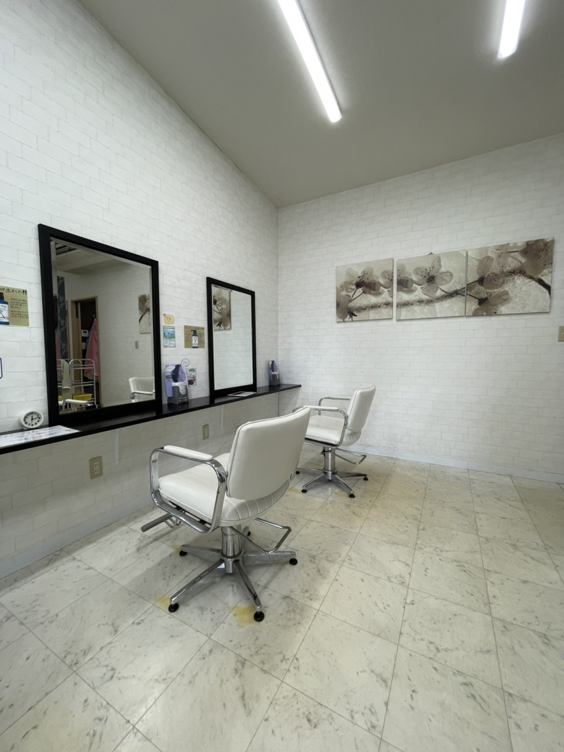 【川西町】≪社会保険完備・18時30分迄に退勤可能・有給休暇あり≫子育て中のママさんに理解のある環境!!地域密着型で幅広い世代のお客様から大人気のヘアサロン「ART HAIR(アートヘアー)」からスタイリスト(美容師)の求人☆★