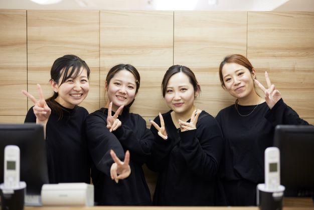 【町田駅】◆産休育休実績あり・土日休み希望可能・月最大10日休み・ネイル髪色自由・社会保険完備◆シフト制なのでプライベートも大事にしながら勤務可能！未経験の方も充実の研修体制で安心！「PLUS EYE 町田店（プラスアイマチダテン）」からアイリスト（アイデザイナー・まつ毛エクステ）の求人☆☆