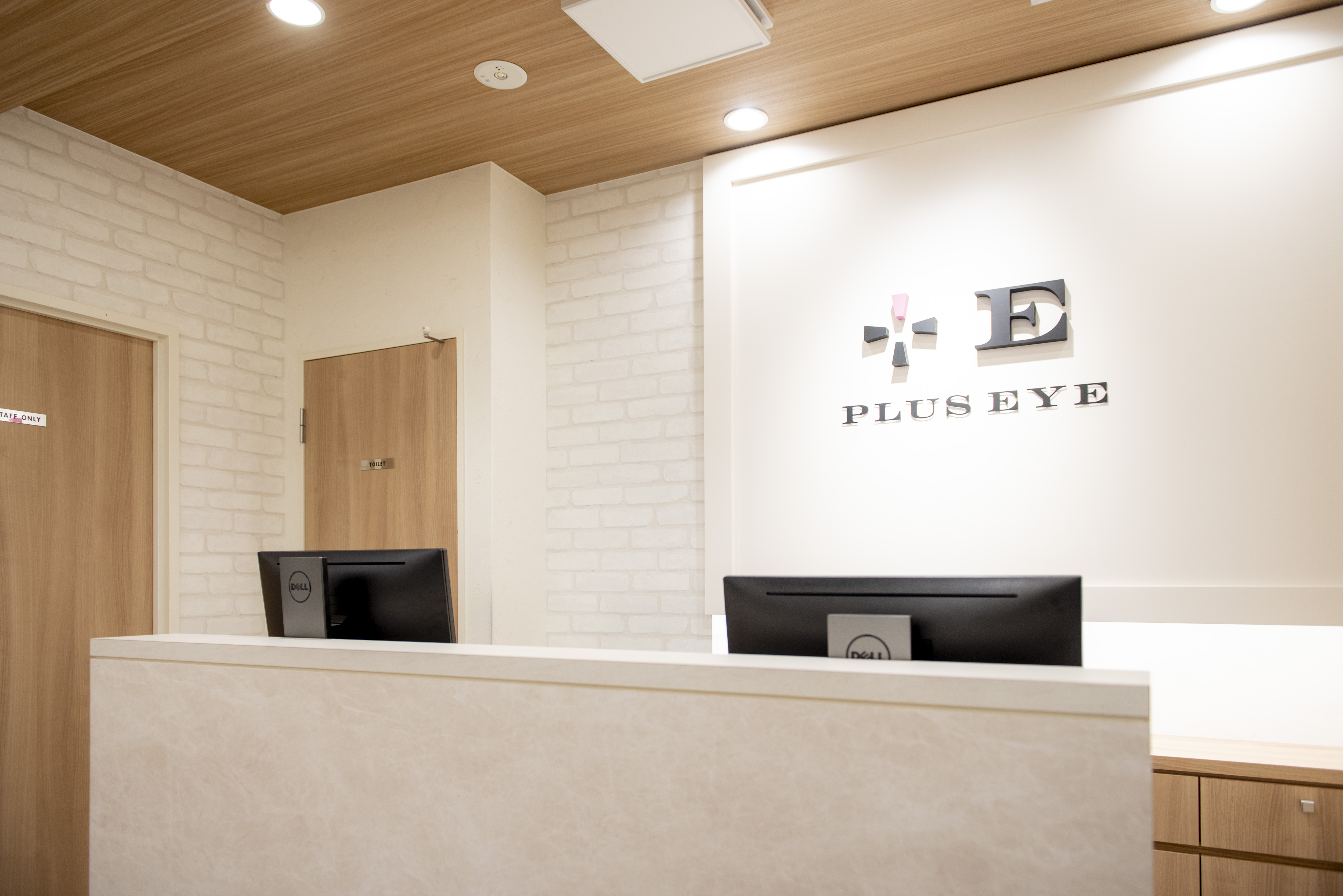 【町田駅】◆産休育休実績あり・土日休み希望可能・月最大10日休み・ネイル髪色自由・社会保険完備◆シフト制なのでプライベートも大事にしながら勤務可能！未経験の方も充実の研修体制で安心！「PLUS EYE 町田店（プラスアイマチダテン）」からアイリスト（アイデザイナー・まつ毛エクステ）の求人☆☆