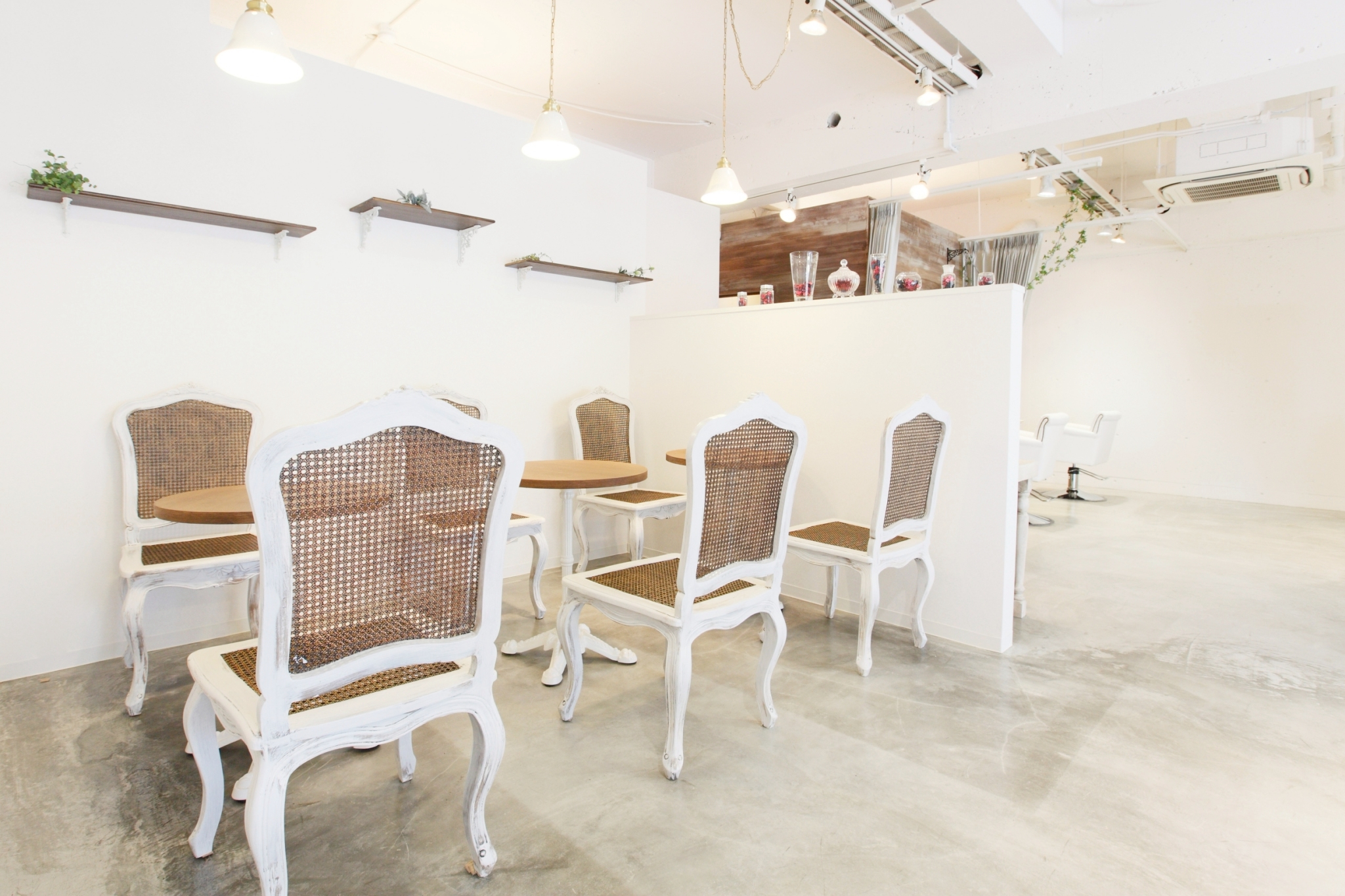 【稲野】≪スタイリスト給与26万円スタート！≫≪社会保険完備≫≪完全週休二日制≫≪女性比率100％サロン≫手厚い保障で安心して働けるサロン。ママさん美容師さんが活躍中「dot.hair (ドットヘアー)からスタイリスト（美容師）の求人☆☆