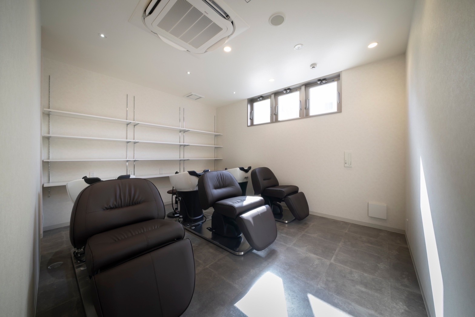 【八丁堀駅】≪完全週休3日制もOK・土日休み相談OK・社会保険完備・月給24万円保証・時短勤務OK≫還元率も高く収入、お休み共に充実できる環境です！髪質改善が強い完全予約制マンツーマンヘアサロン「ノンダメージサロン（R） 広島袋町店（ノンダメージサロンヒロシマフクロマチテン）」からスタイリスト（美容師）の求人☆★