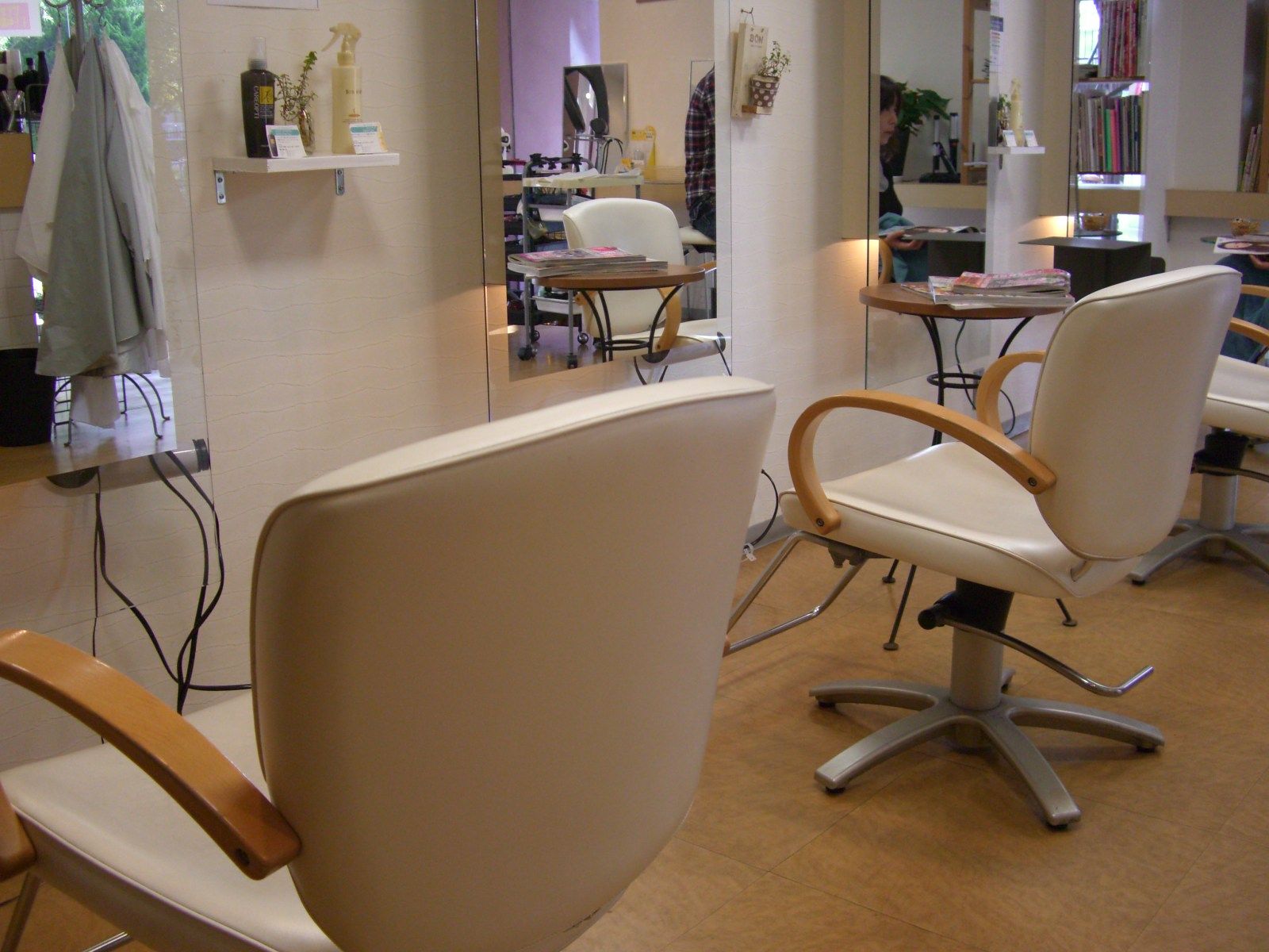 【東岸和田】≪第3日曜日休み≫≪平均19時半退勤≫小規模でアットホームなヘアサロン☆地域密着で幅広い年代のお客様に人気です♪無理なく美容師として働いていける美容室☆CIAO（チャオ）からアシスタント（美容師）の求人☆★