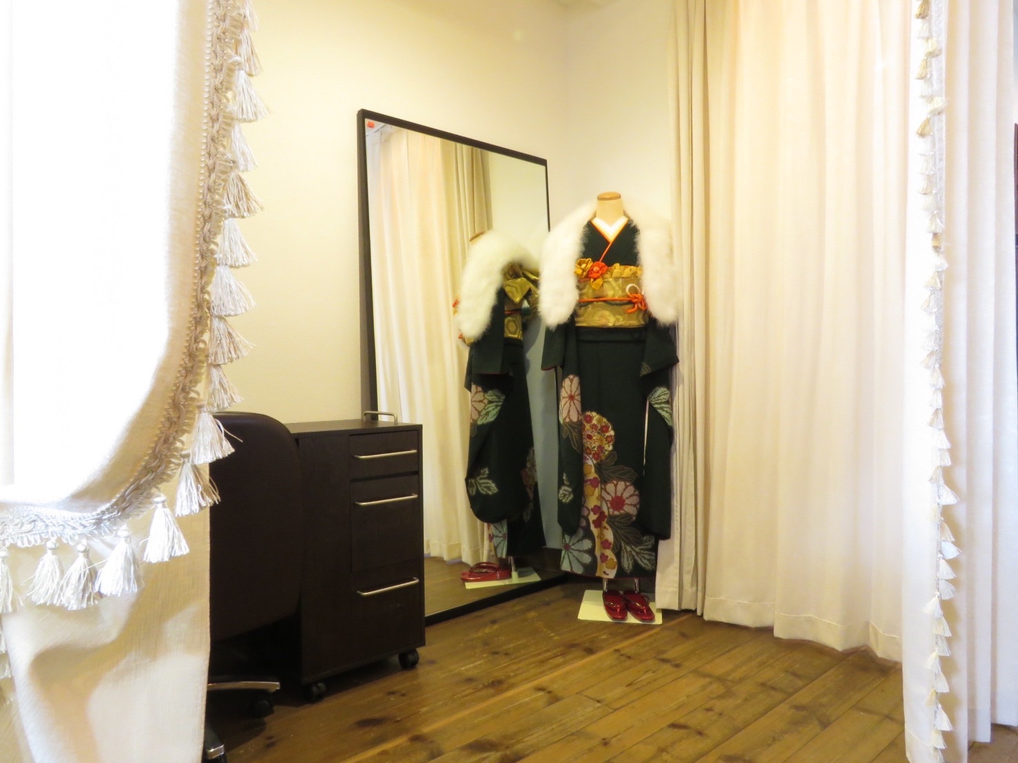 【大浦】≪平均退勤時間19:00・月6or8日お休み選択可能・着付けが学べる≫自分に合った働き方ができる！！20～30代の方メインに定評のあるヘアサロン「Ameri（アメリ）」からスタイリスト（美容師）の求人☆★