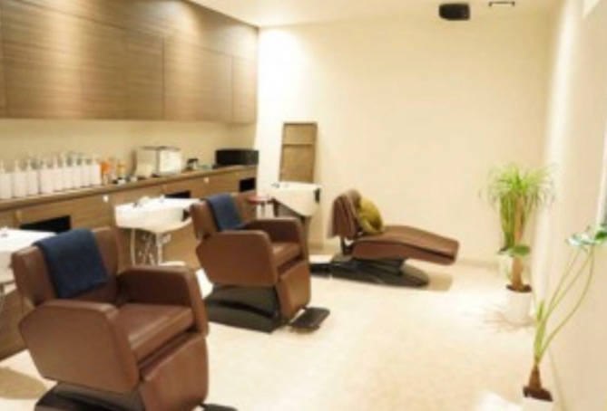 【御井町】≪完全週休二日制・月給19.2万円スタート・社会保険完備・営業中のレッスンOK≫生涯お仕事ができる美容室を目指しています！たくさんのお客様に笑顔になっていただくためスタッフ全員で協力しましょう！幅広い年代のお客様に愛されるヘアサロン「STORY... Hair Design（ストーリーヘアーデザイン）」からアシスタント（美容師）の求人★☆