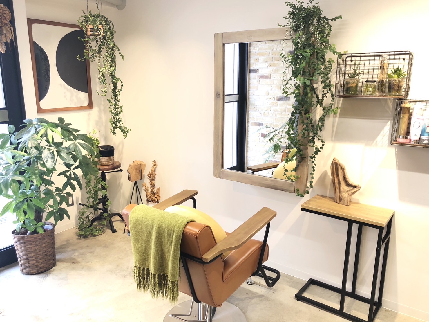 【豊中駅】【豊中駅】≪仕事の両立で自分時間もちゃんと作りたい人≫≪社保完備≫≪完全週休2日制≫≪有給休暇年10日から≫≪18時までに退勤可能≫≪1日4人の入客でOK≫≪完全マンツーマン接客≫高単価のお客様を1人ずつ丁寧に接客。営業時間も短く無理なく働けるプライベートサロンです「Of Sense(オブセンス)」からスタイリスト(美容師)の求人☆★