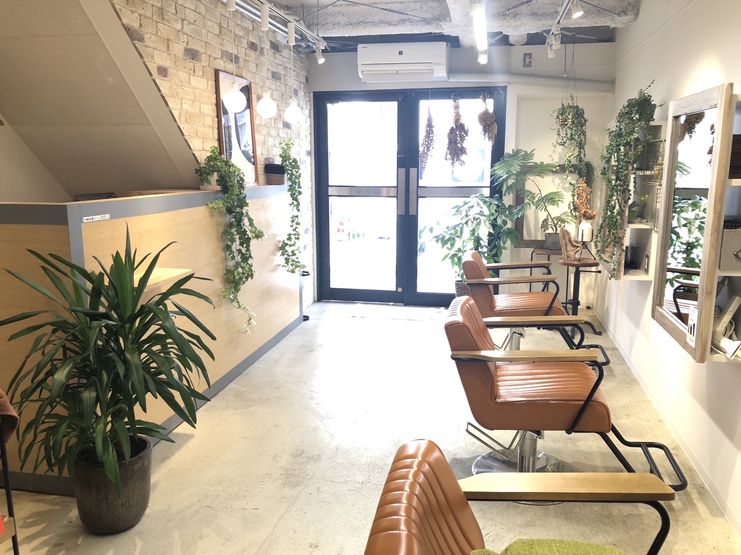 【豊中駅】【豊中駅】≪仕事の両立で自分時間もちゃんと作りたい人≫≪社保完備≫≪完全週休2日制≫≪有給休暇年10日から≫≪18時までに退勤可能≫≪1日4人の入客でOK≫≪完全マンツーマン接客≫高単価のお客様を1人ずつ丁寧に接客。営業時間も短く無理なく働けるプライベートサロンです「Of Sense(オブセンス)」からスタイリスト(美容師)の求人☆★