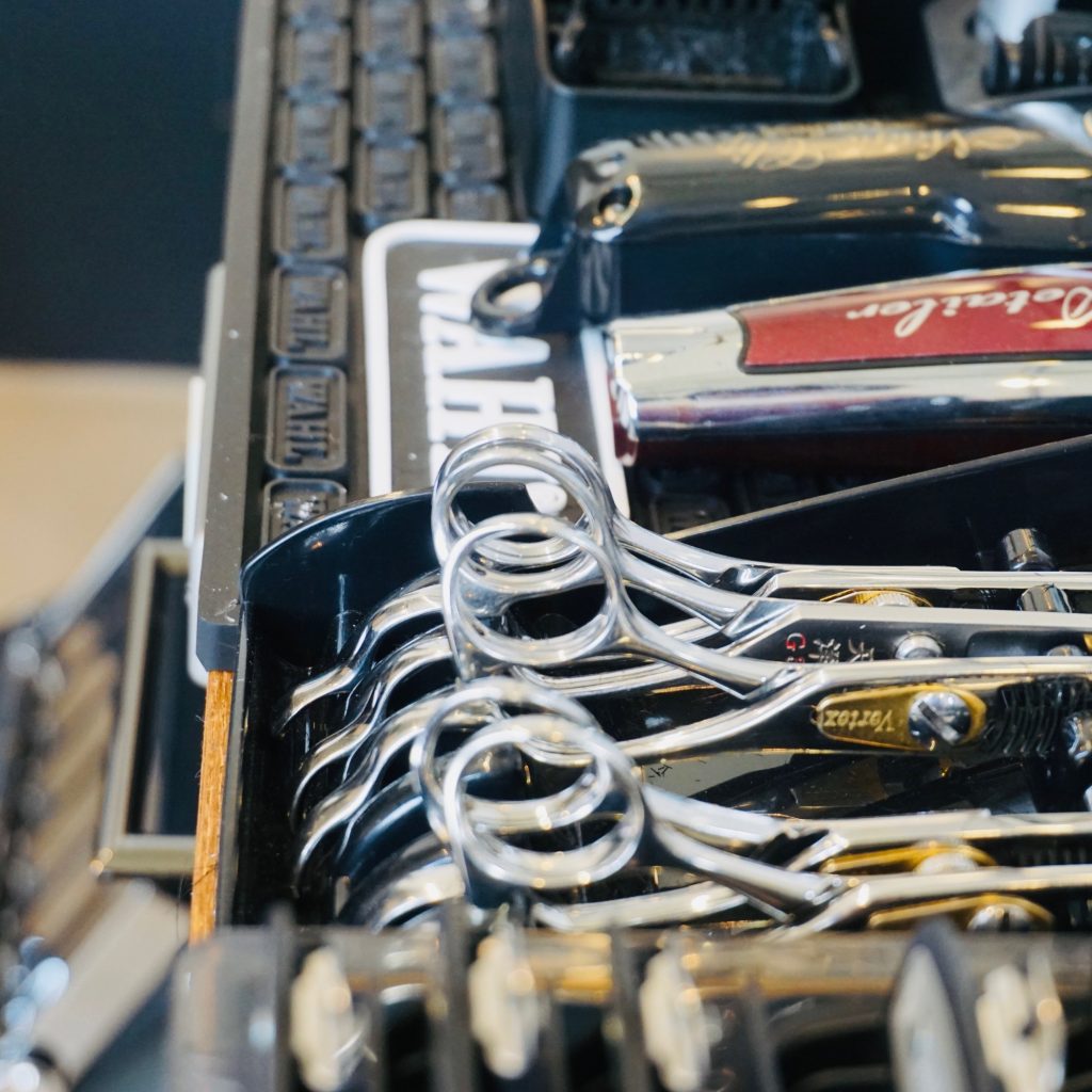 【JR周船寺駅】≪最低保障あり／保障給の金額相談可能・メンズカット業務メイン・理容師さんも受け入れOK≫最低保障があるので安心してお仕事スタート可能！！基本カットのみの業務なので手荒れ、腰痛が心配な方でも安心してお仕事できる入客チャンスアリのメンズヘアサロン「ONE EIGHT MEN'S SALON（ワンエイトメンズサロン）」からスタイリスト（美容師・理容師）の求人★★