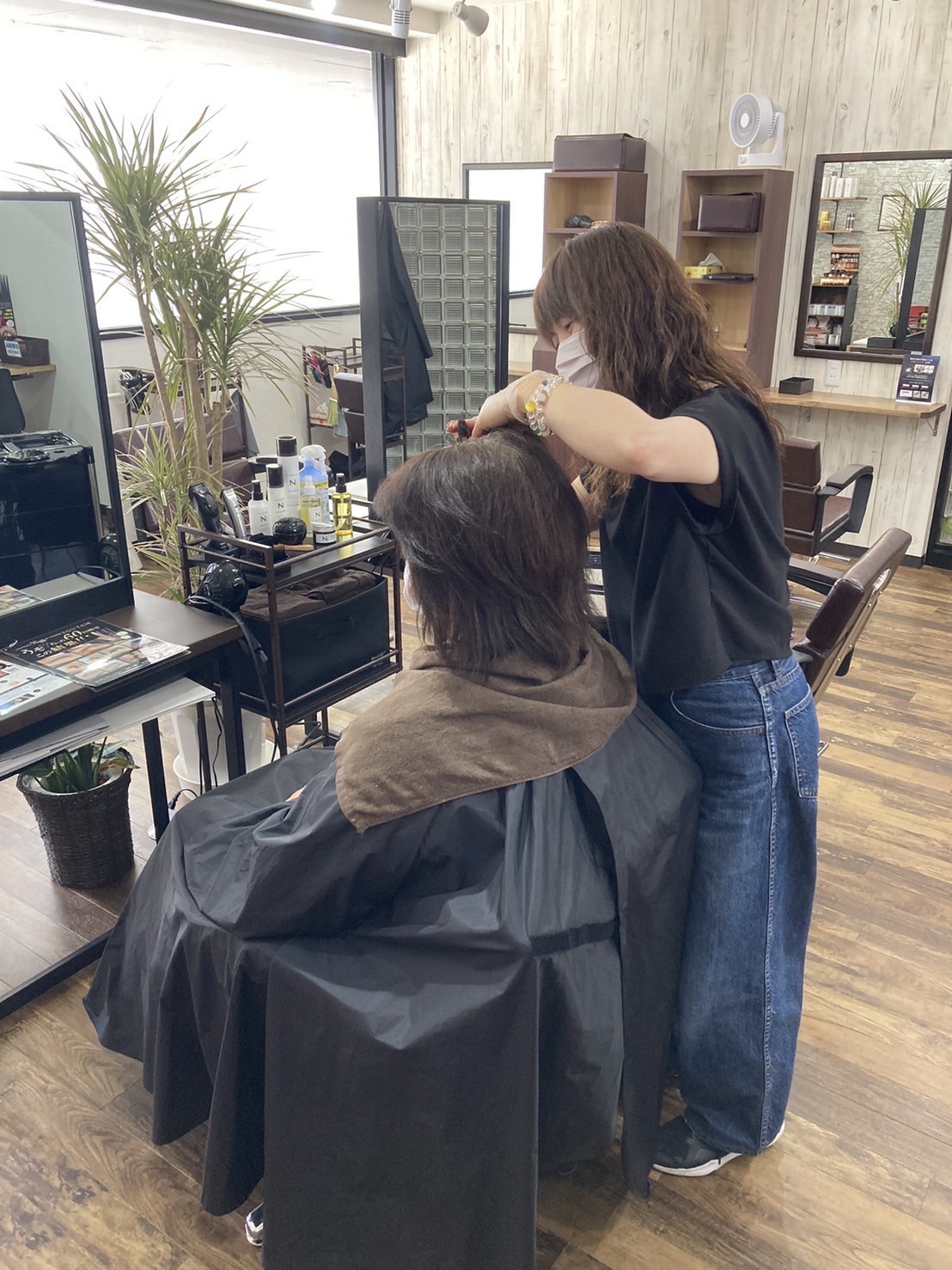 【今福鶴見】≪時短勤務もOK≫≪土日休みの相談可能！≫≪19時30分までに退勤可能≫≪社会保険完備≫≪40～50代の大人女性から人気≫グレイカラーが人気のサロン！週2日～の勤務でOK！自分のペースで働けるアットホームサロンの「C.two（シートゥー）」からスタイリスト（美容師）の求人☆★