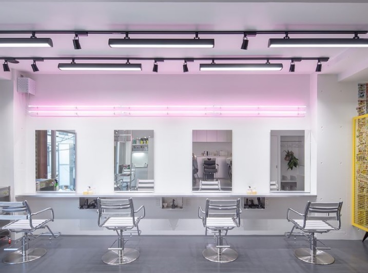 【赤坂】≪社会保険完備・住宅手当あり・メンズ専門店≫世代を問わず多くのお客様がご来店!!たくさんの仲間がいるので色々な技術を見て学ぶ事が可能!!定番のスタイルはもちろん流行のスタイルも追求するメンズスタイル特化サロン「Stimulus(スティミュラス)」からスタイリスト(美容師・理容師)の求人☆★