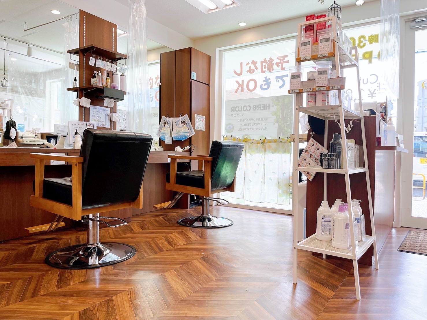 【田原新町】≪夕方5時で帰れる美容室・社会保険完備・完全週休2日制可能≫あなたの希望に合わせた働き方が可能!幅広い年代の方から愛される地域密着型のヘアサロン「美容室セレーノ 曽根店(ビヨウシツセレーノソネテン)」からスタイリスト(美容師)の求人☆★