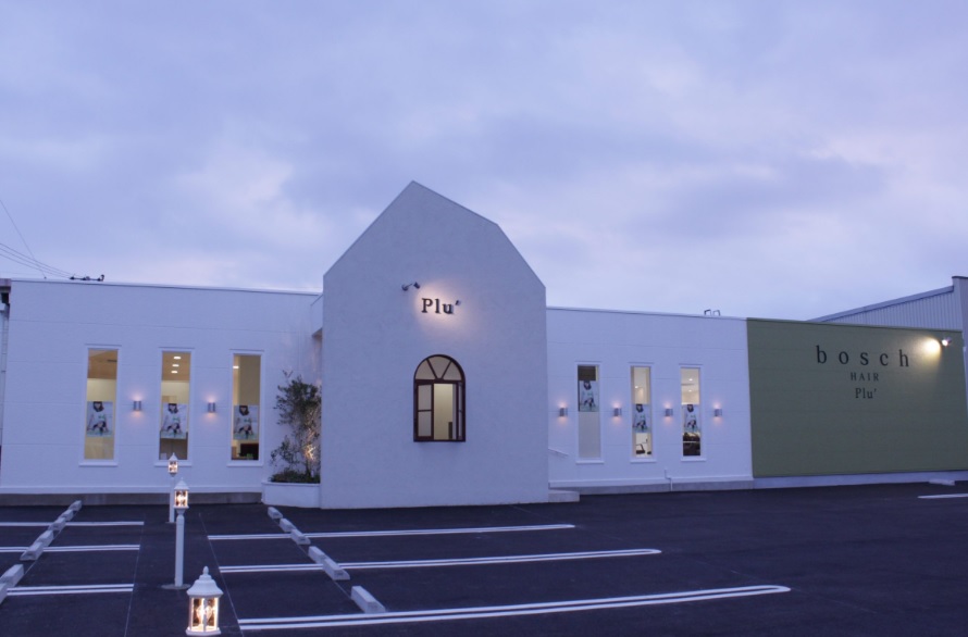 【守恒駅】≪社保完備・残業ノルマ一切無し・10連休取得可能≫スタイリスト平均月給30万円ほど!前職の経験を考慮した高月給スタート可能!!自分に合った働き方が選べます!!今までの美容師歴が給料に反映され高収入!残業なし!ワークライフバランスを大切にしている「  bosch HAIR Plu' 徳力店(ボッシュヘアープリュトクリキテン)」からスタイリスト(美容師)の求人★☆